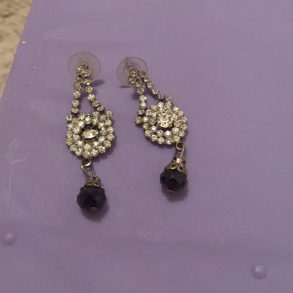 Silver and black earrings - Picture 1 of 2